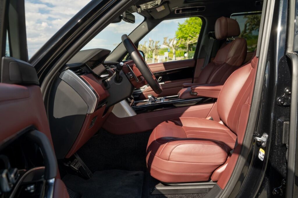 Range Rover Vogue Burgundy Interior 2