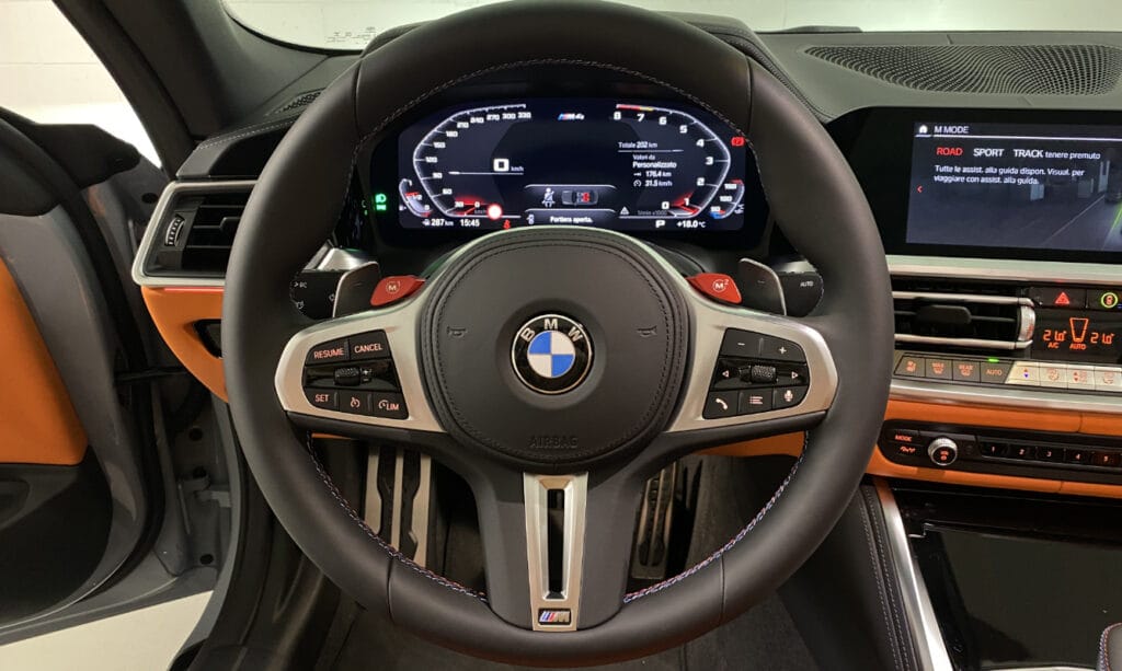 BMW-M4-COMPETITION-CABRIO-VOLANTE