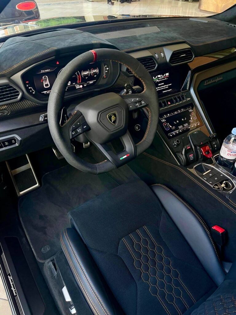 Lamborghini Urus Performante Black Interior 1