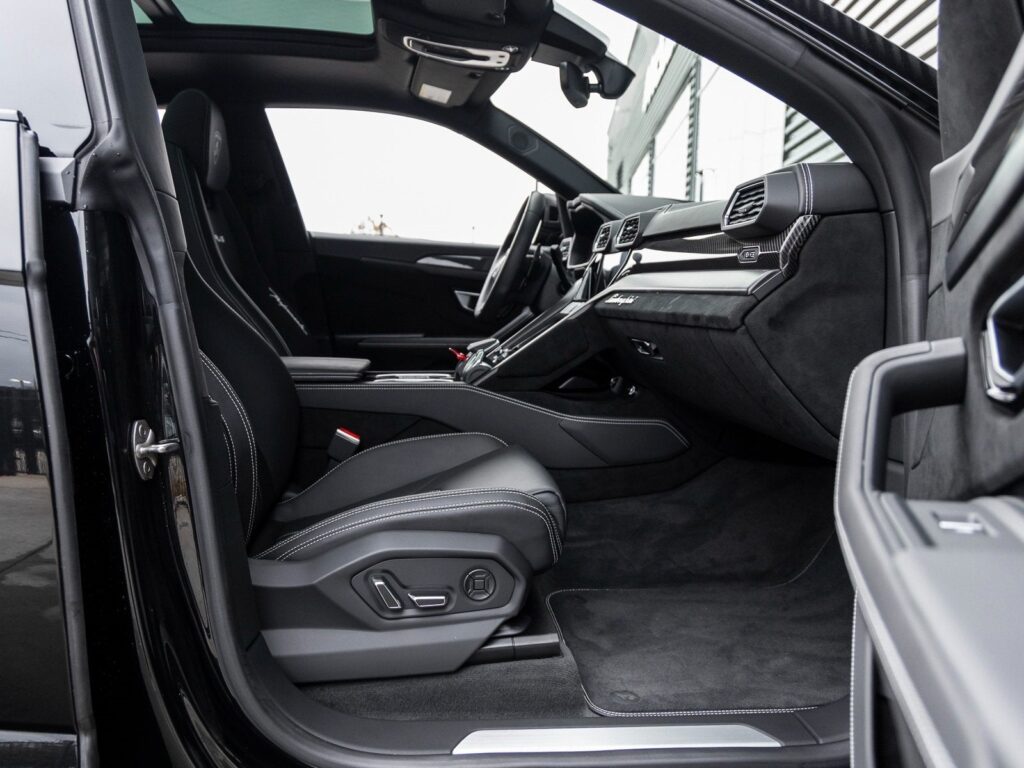 Urus Performante Black Front 4