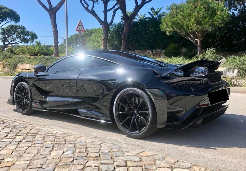 McLaren 765LT Coupe Side 2
