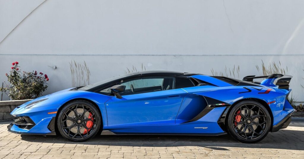 Lamborghini Aventador SVJ Side
