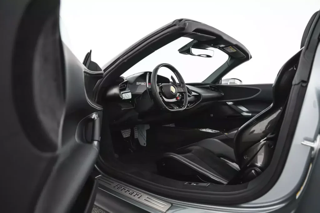 imgi_63_Ferrari-SF90-Silver-Interior-4