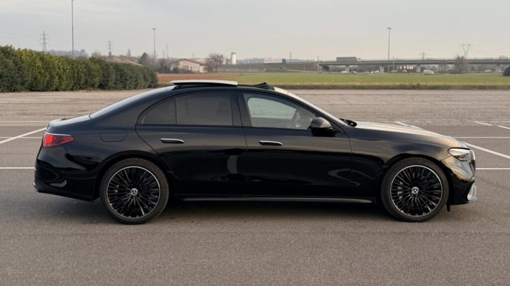 Mercedes-Benz E-Class Side